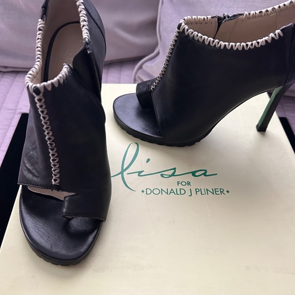 Lisa for Donald J Pliner - Picture 3 of 3